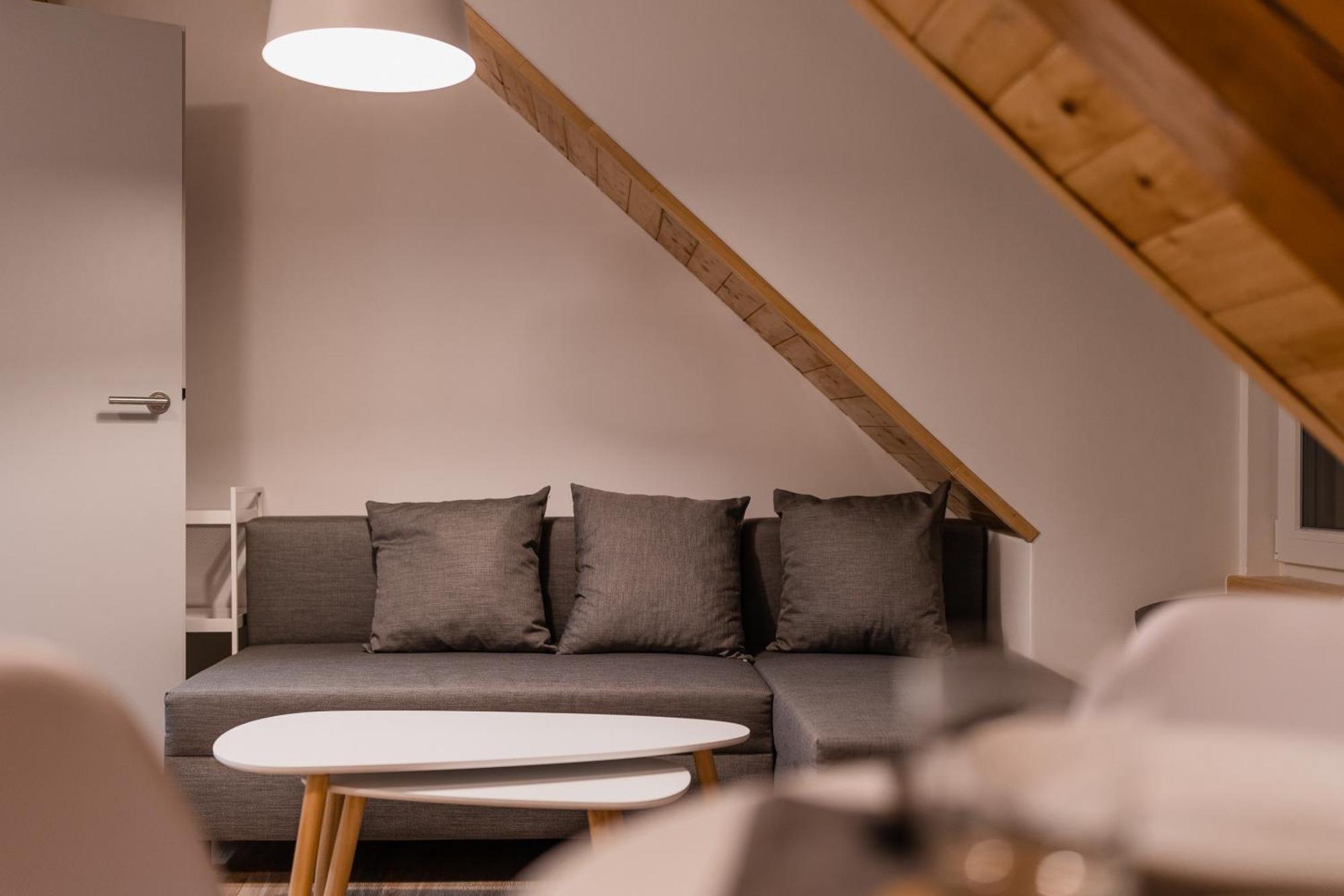 Romanticky Loft Parking U Hlavniho Nadrazi 奥洛穆茨 外观 照片
