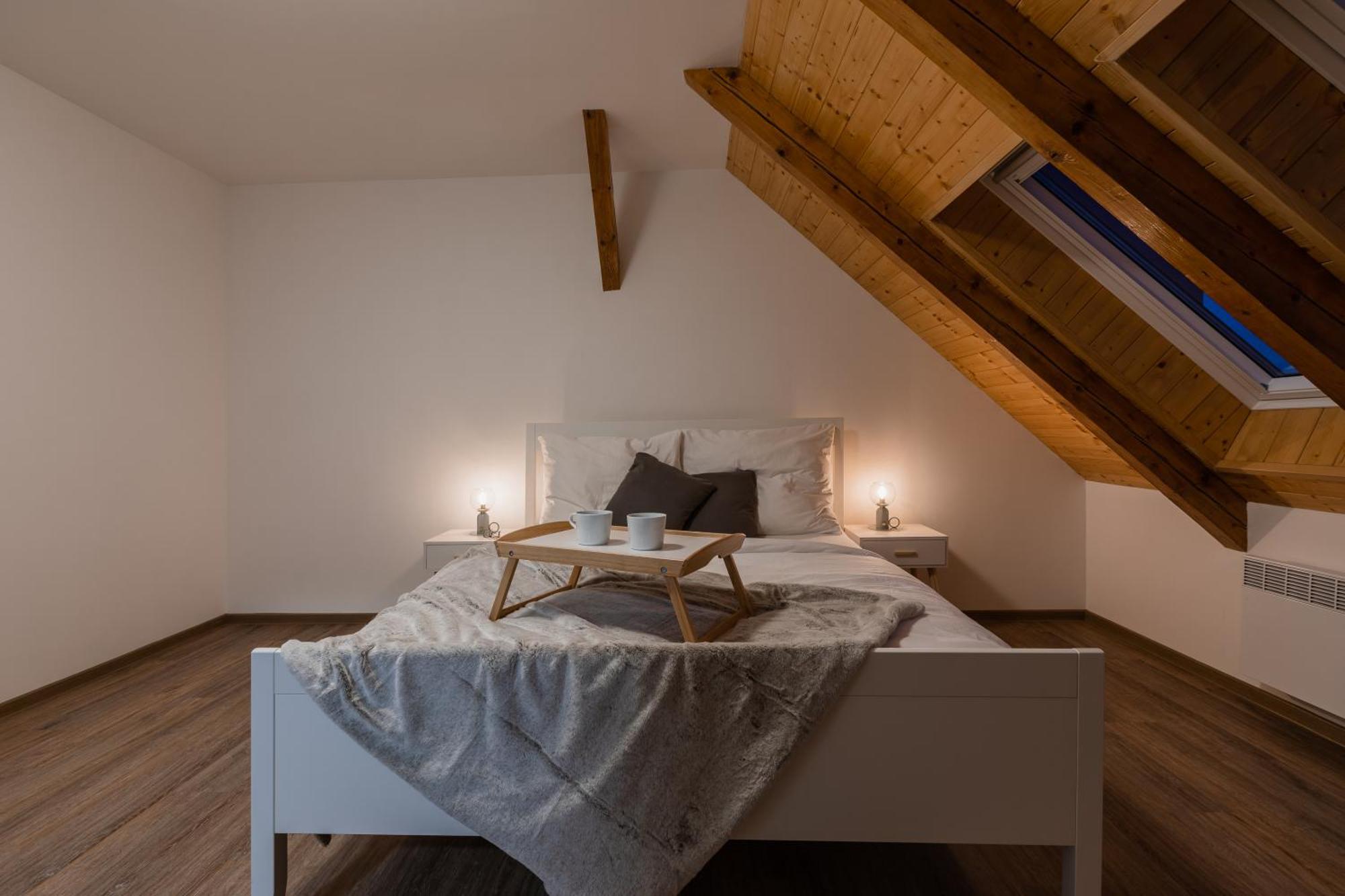 Romanticky Loft Parking U Hlavniho Nadrazi 奥洛穆茨 外观 照片