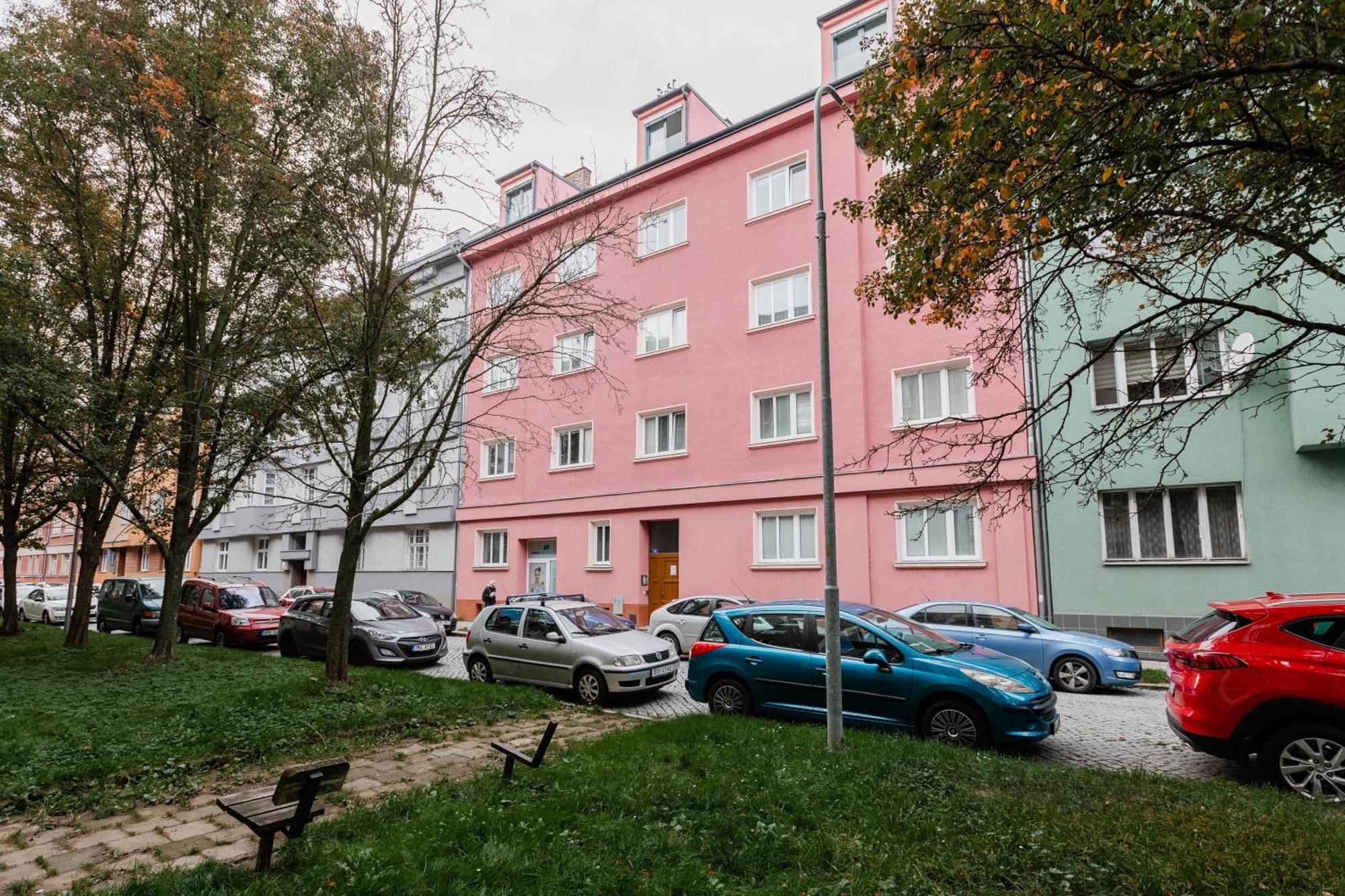 Romanticky Loft Parking U Hlavniho Nadrazi 奥洛穆茨 外观 照片