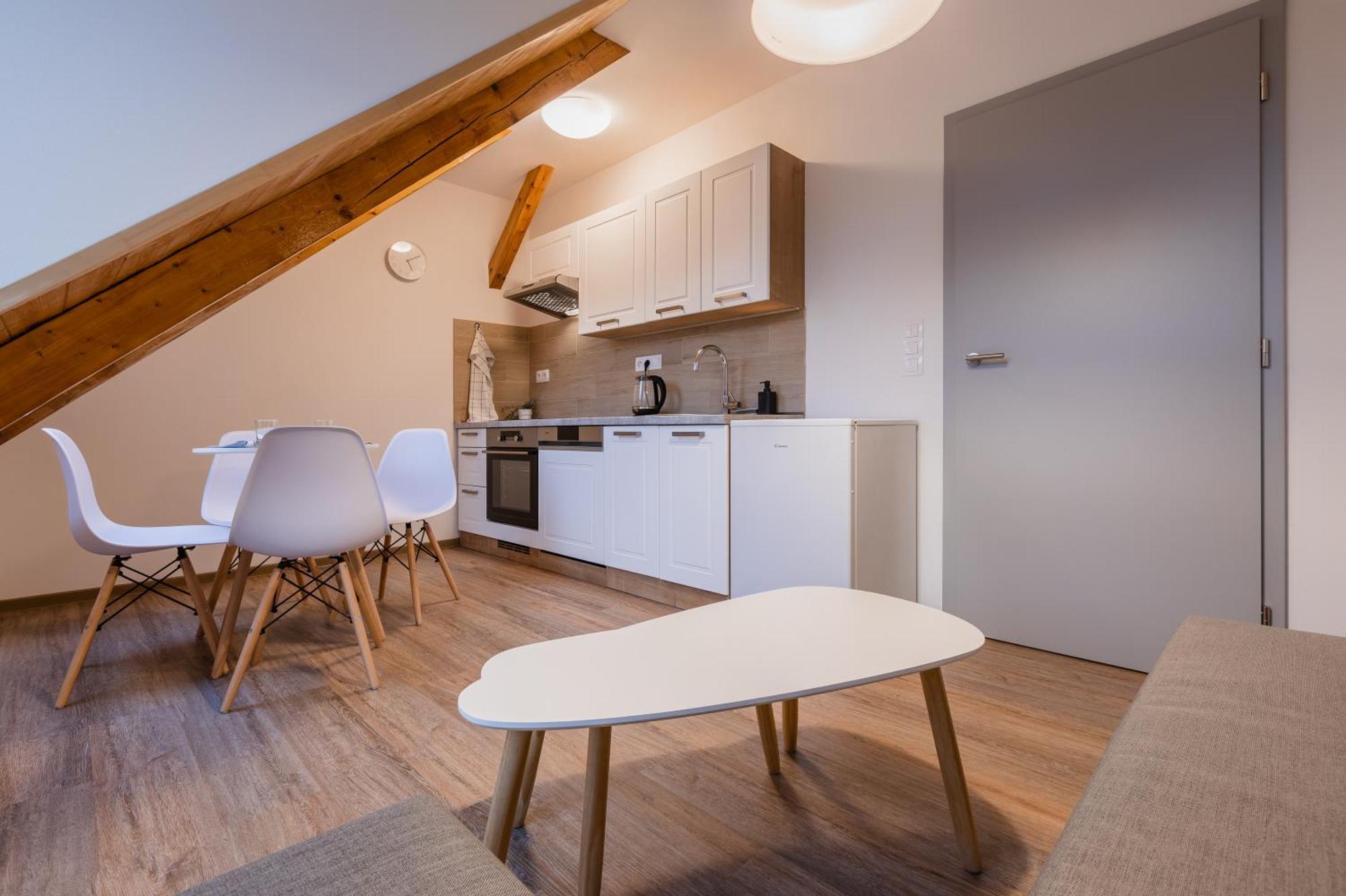 Romanticky Loft Parking U Hlavniho Nadrazi 奥洛穆茨 外观 照片
